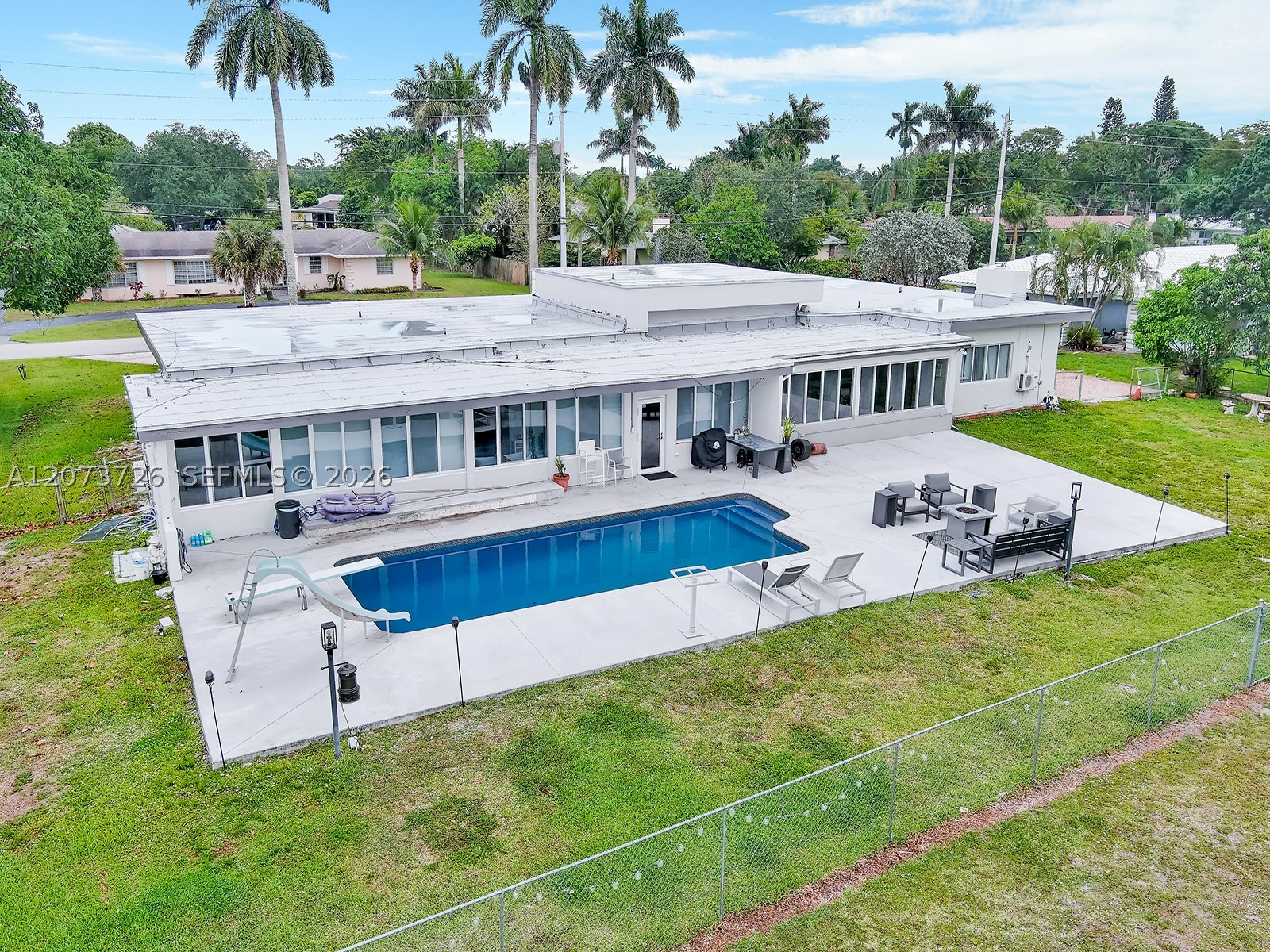621 E Tropical Way, Plantation FL 33317