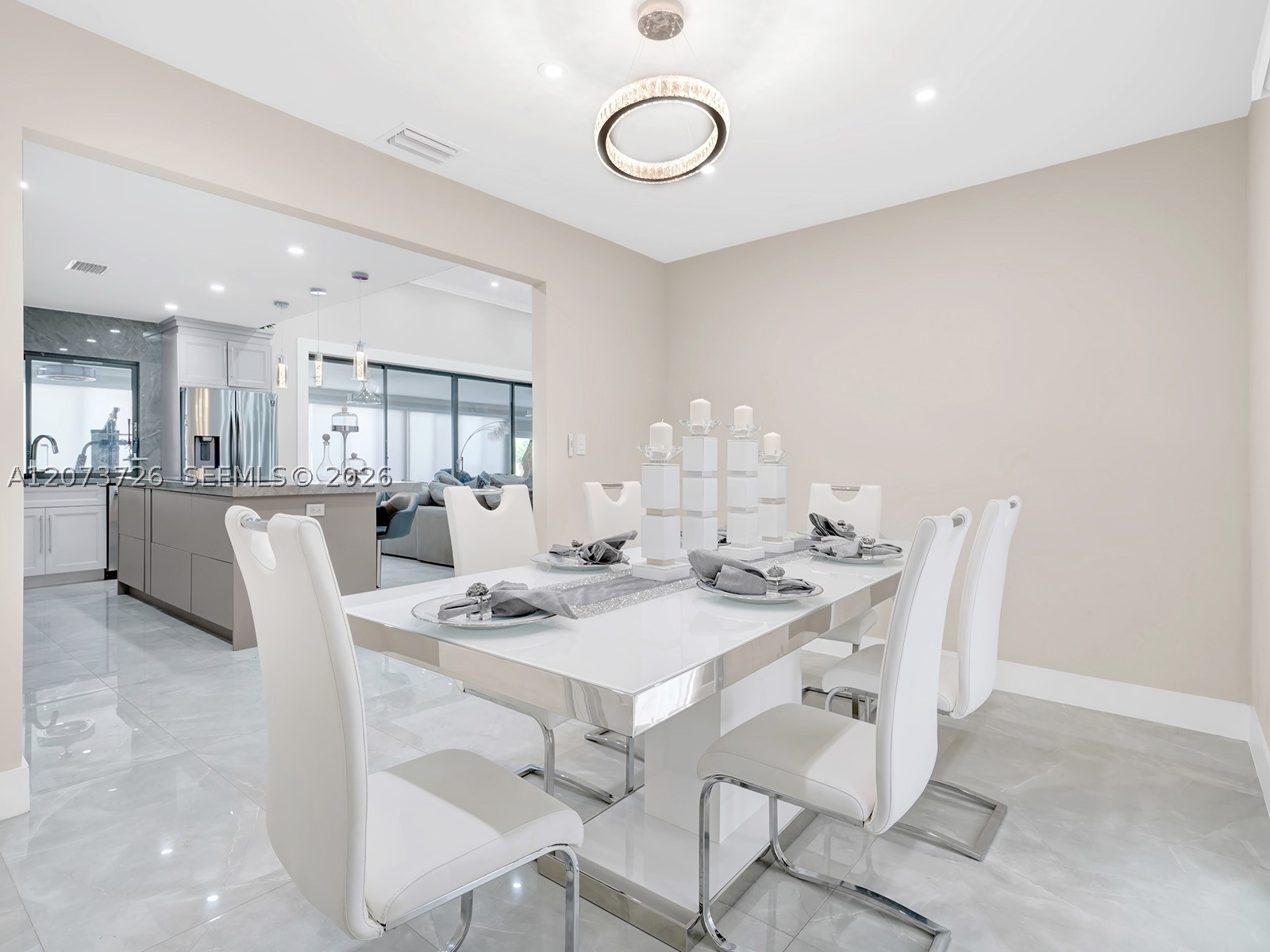 621 E Tropical Way, Plantation FL 33317