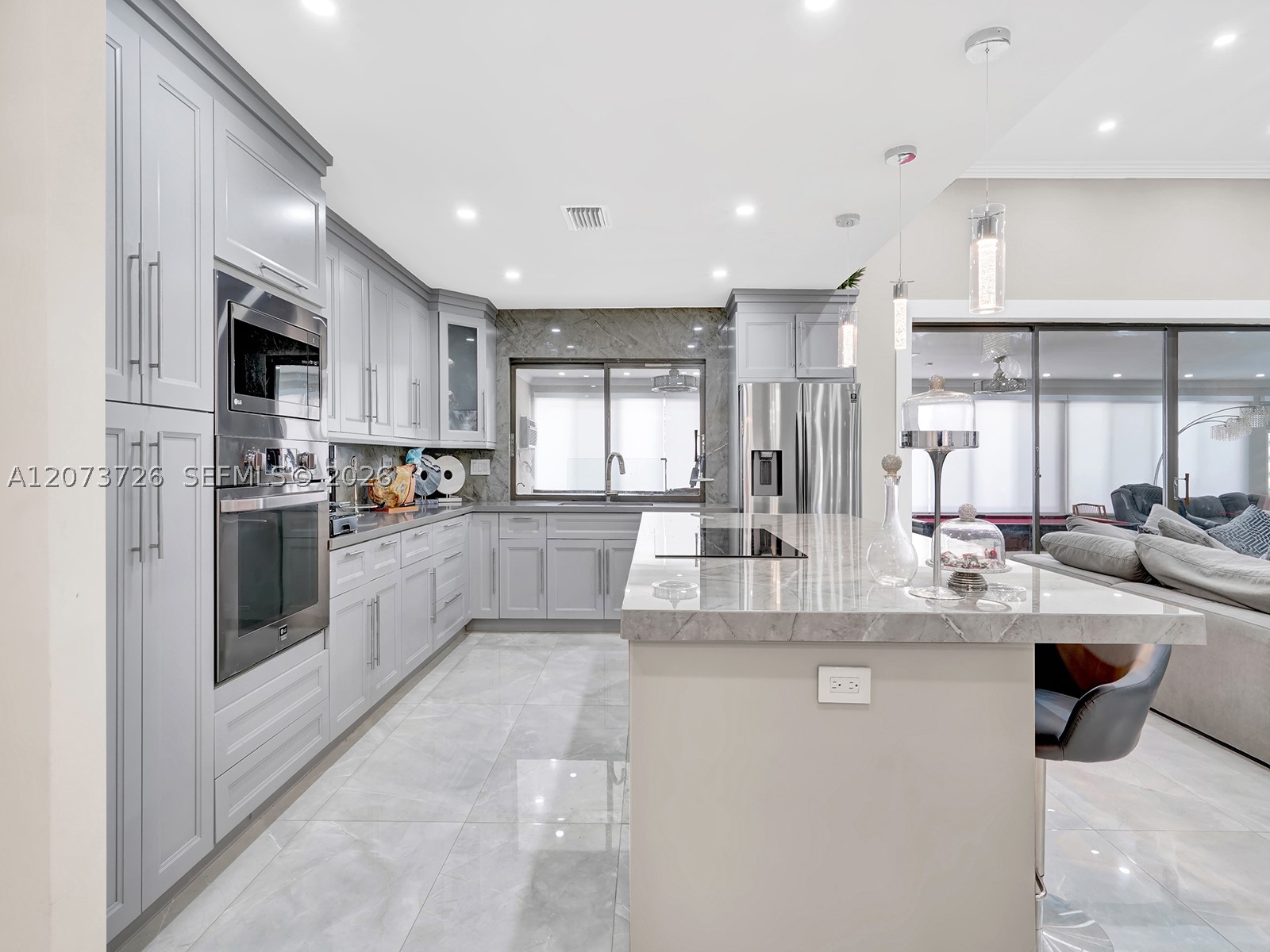 621 E Tropical Way, Plantation FL 33317