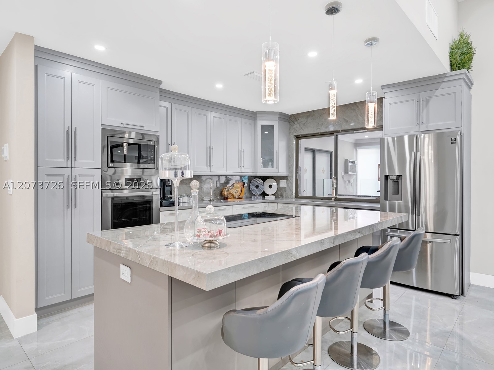 621 E Tropical Way, Plantation FL 33317