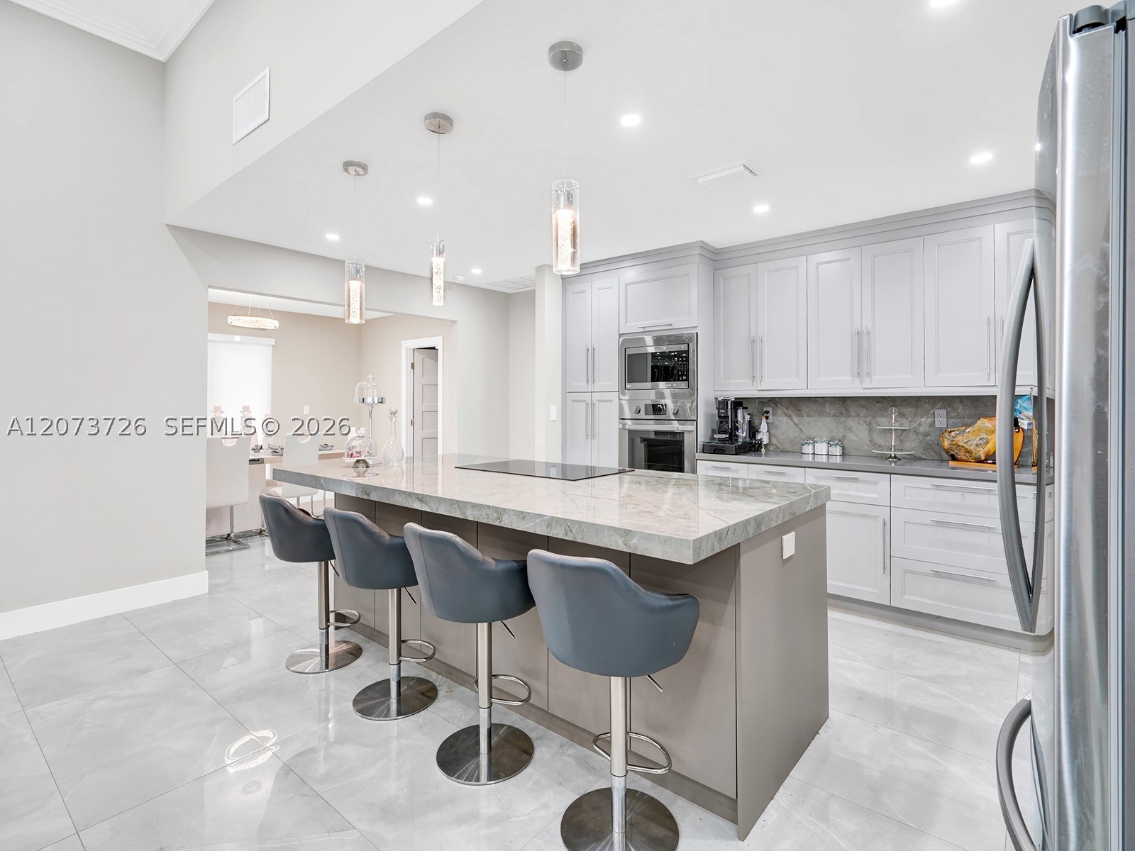 621 E Tropical Way, Plantation FL 33317