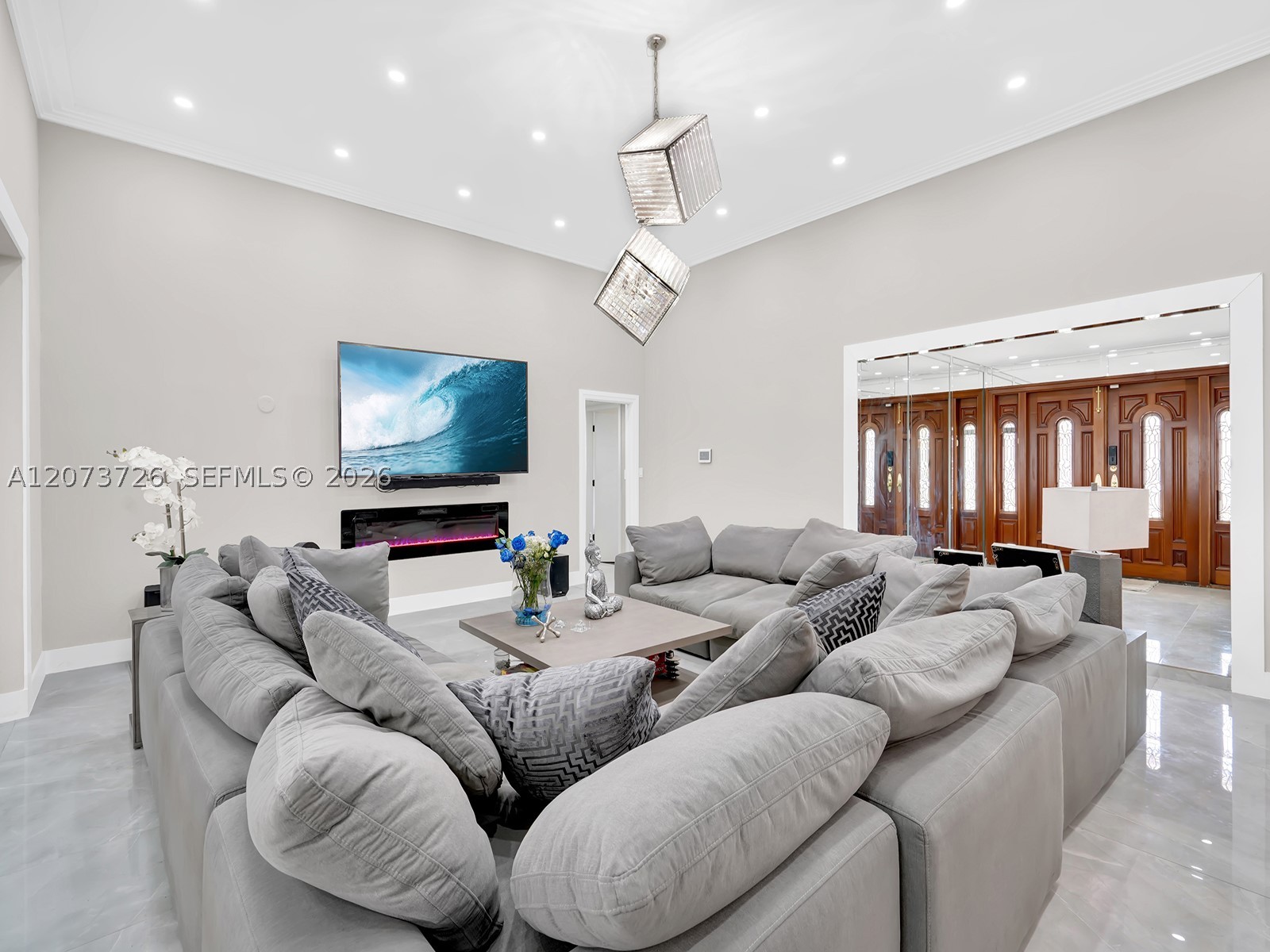 621 E Tropical Way, Plantation FL 33317