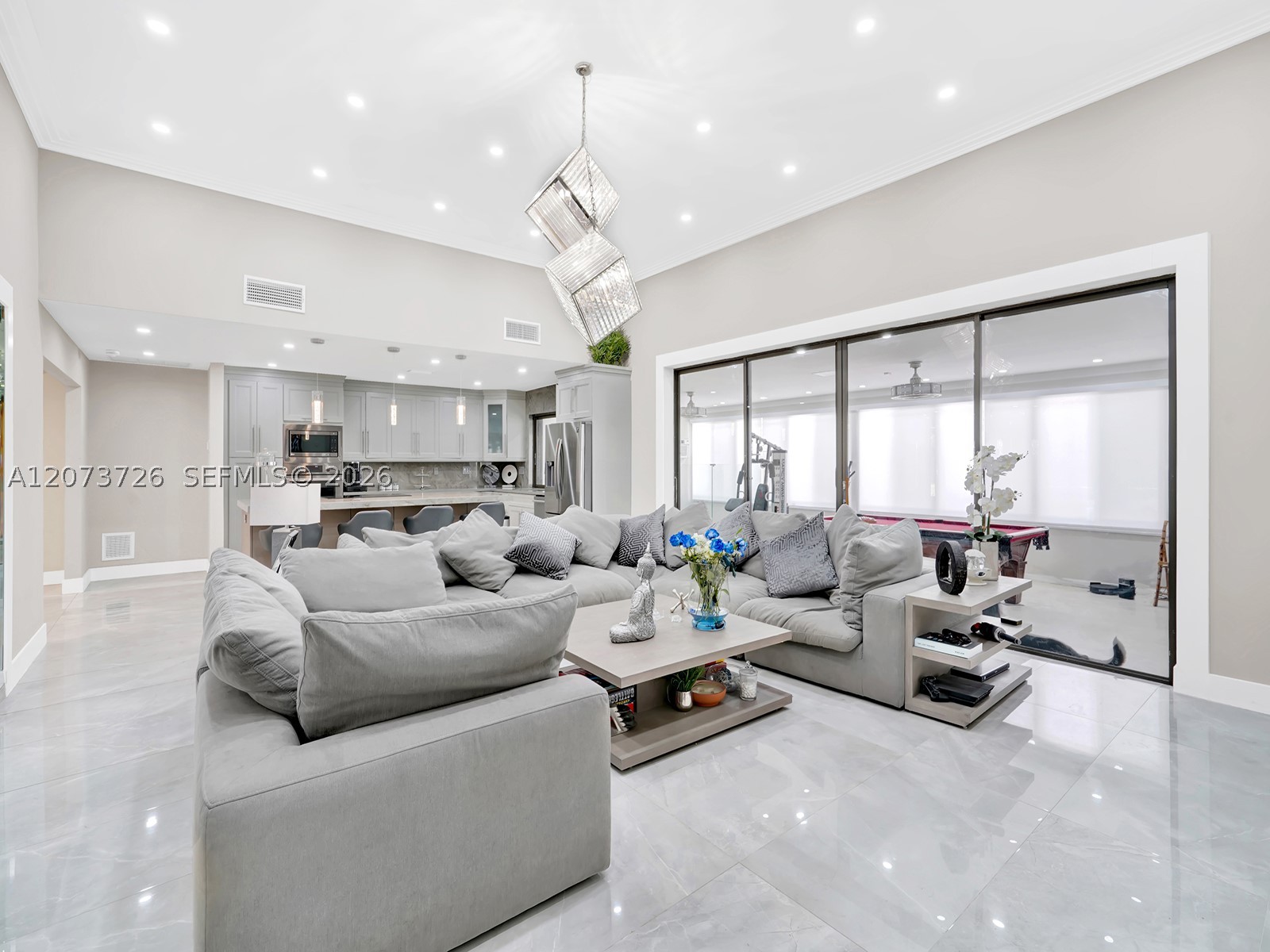 621 E Tropical Way, Plantation FL 33317