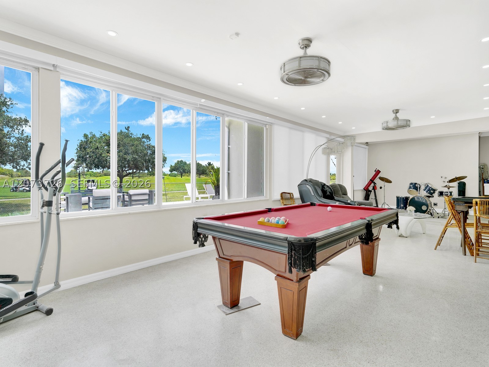 621 E Tropical Way, Plantation FL 33317