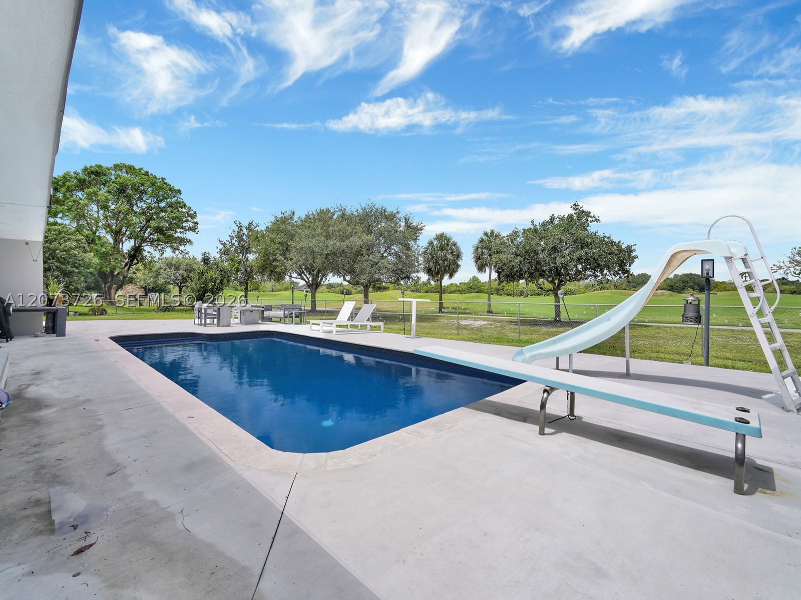 621 E Tropical Way, Plantation FL 33317