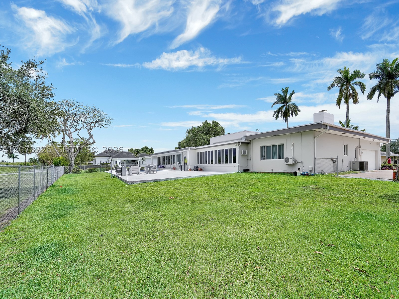 621 E Tropical Way, Plantation FL 33317