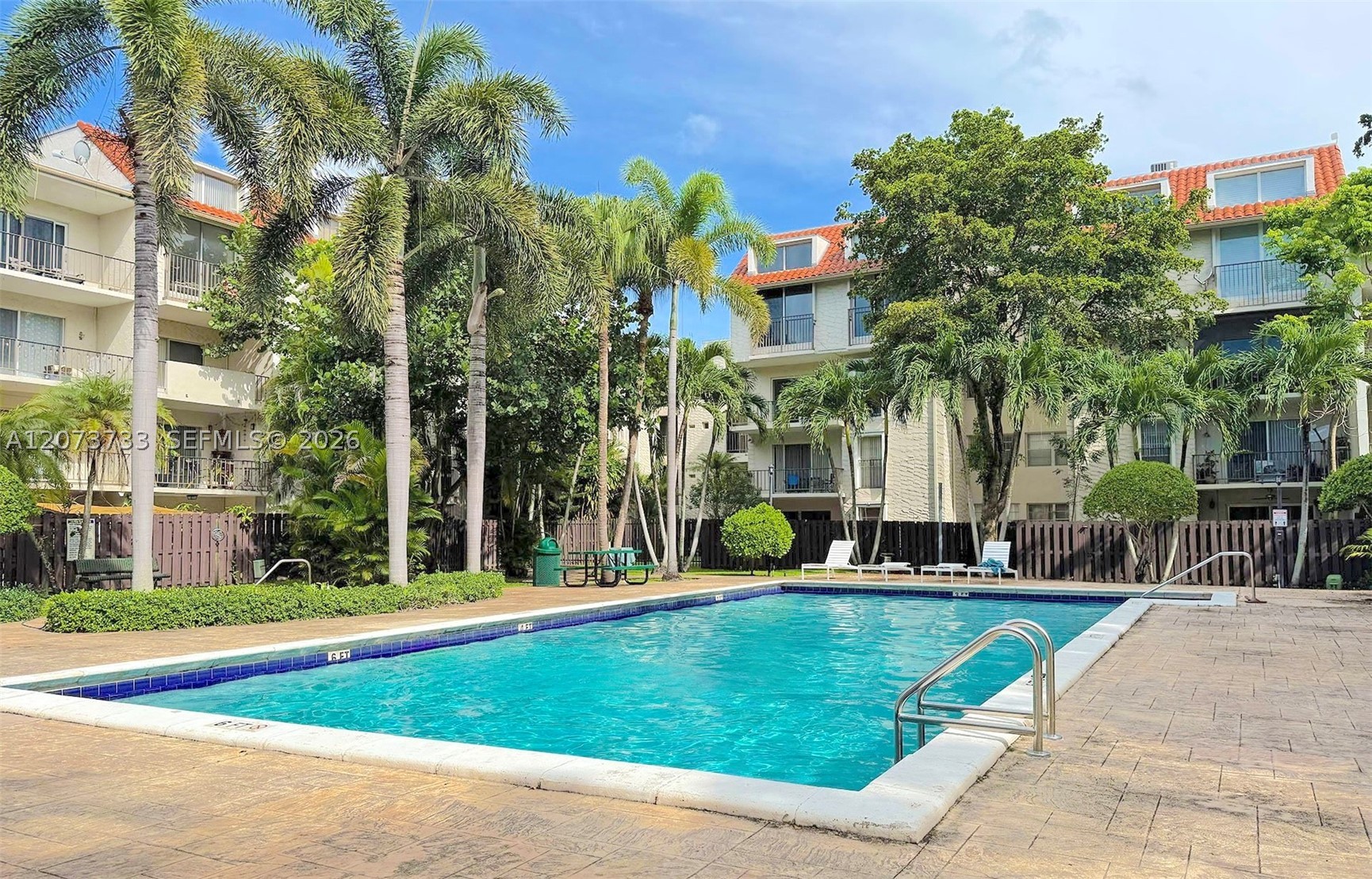 6890 N Kendall Dr #B204, Pinecrest FL 33156
