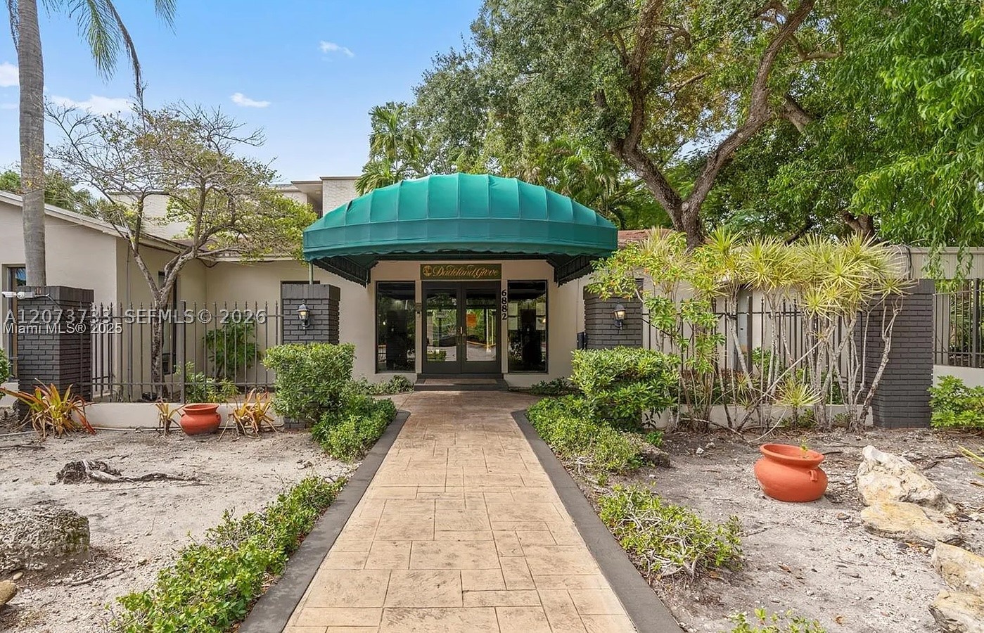 6890 N Kendall Dr #B204, Pinecrest FL 33156