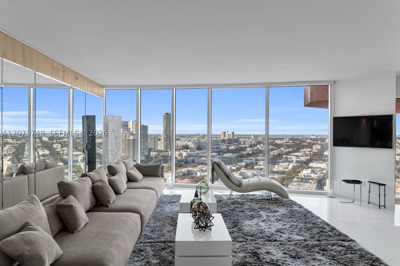300 S Pointe Dr #3105, Miami Beach FL 33139
