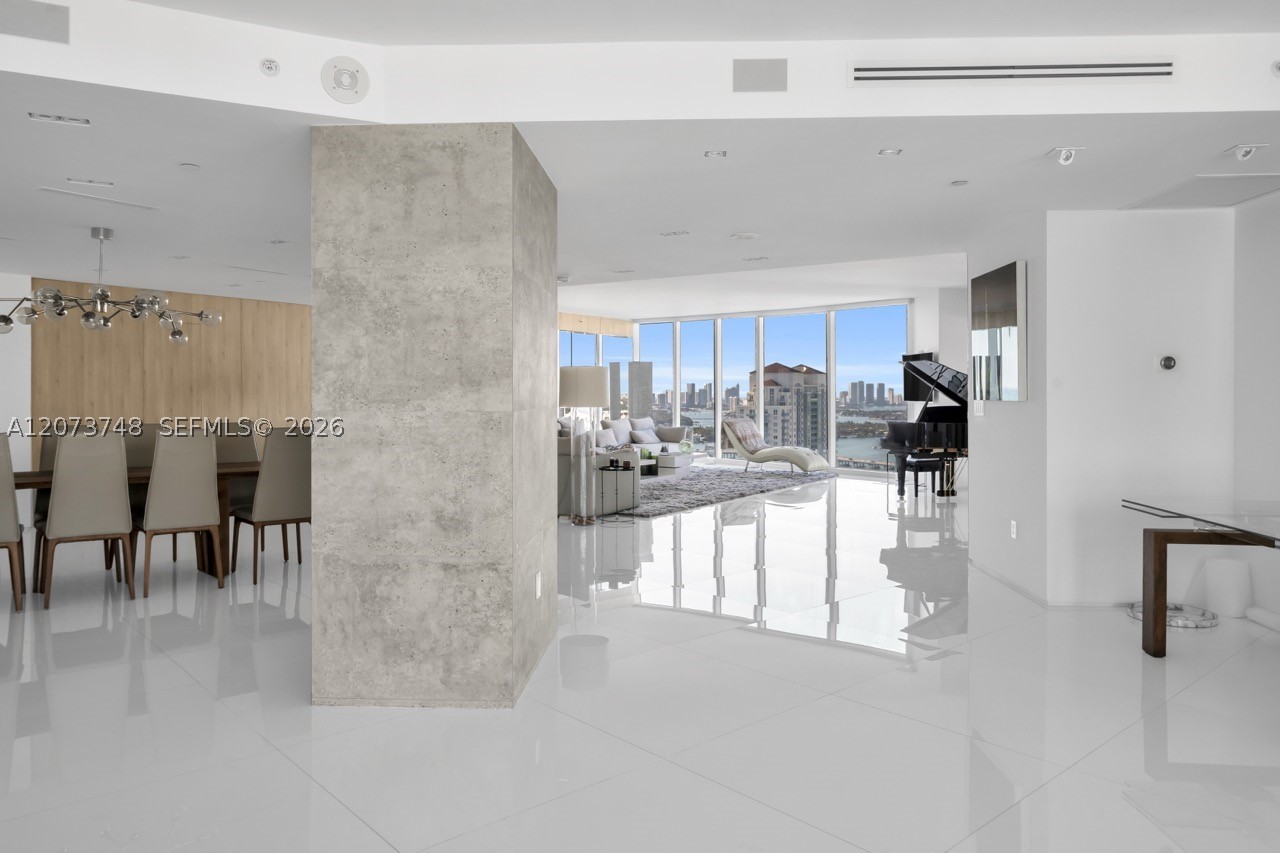 300 S Pointe Dr #3105, Miami Beach FL 33139