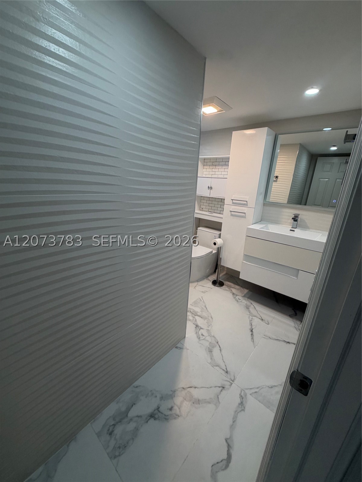 4000 NE 170th St #207, North Miami Beach FL 33160