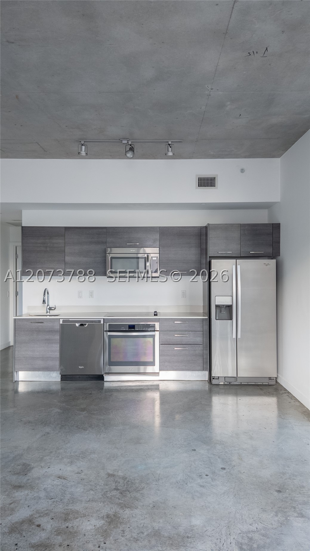 151 SE 1st St #811, Miami FL 33131