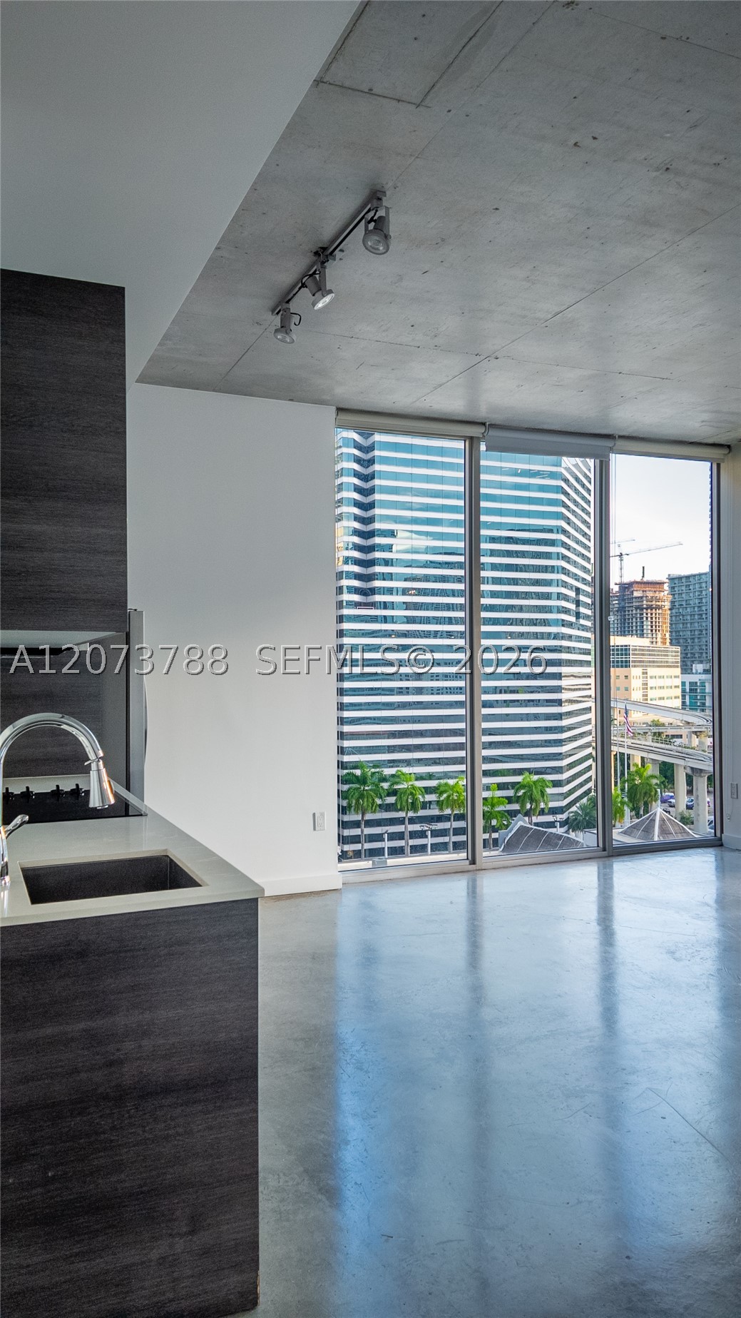 151 SE 1st St #811, Miami FL 33131
