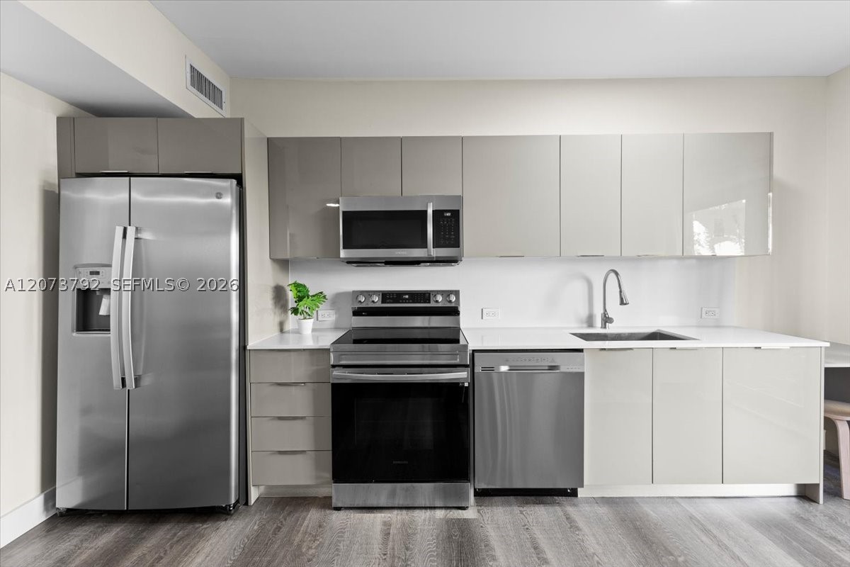 435 21st St #111, Miami Beach FL 33139