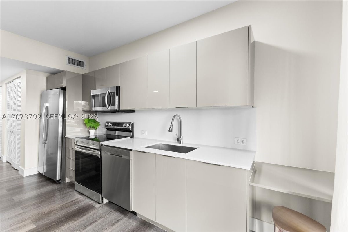 435 21st St #111, Miami Beach FL 33139