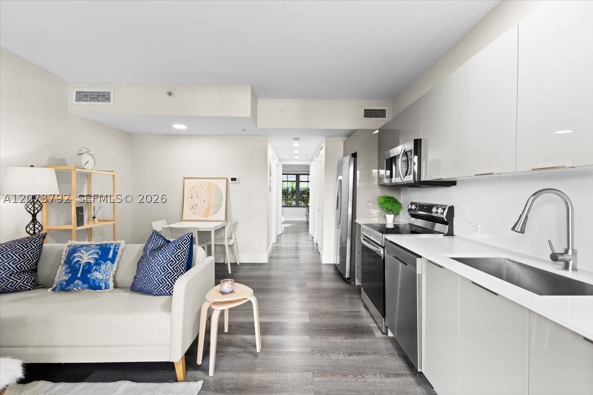 435 21st St #111, Miami Beach FL 33139