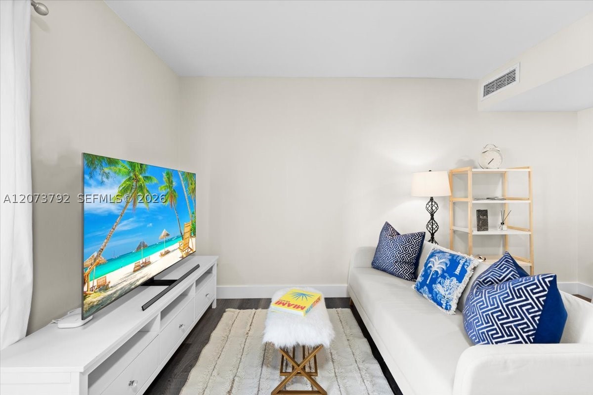435 21st St #111, Miami Beach FL 33139
