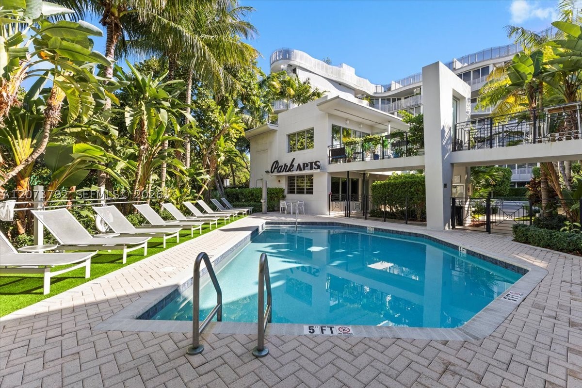 435 21st St #111, Miami Beach FL 33139