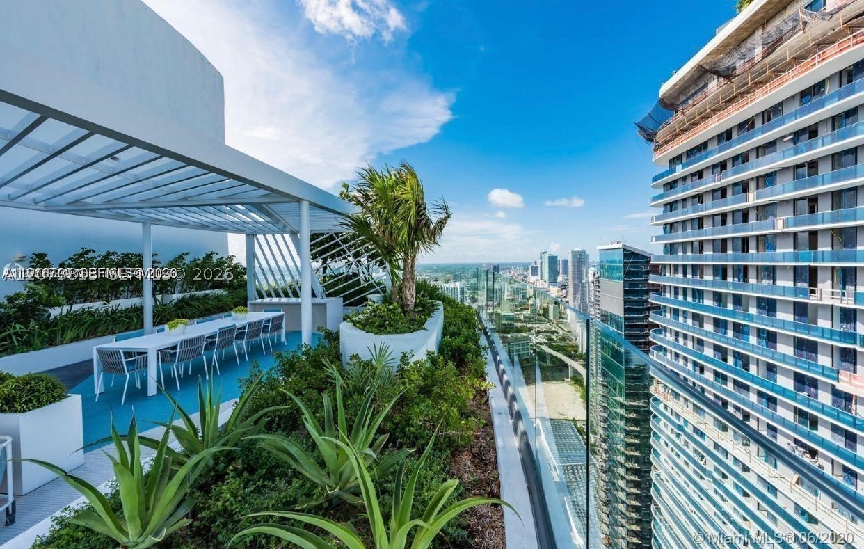 55 SW 9th St #2307, Miami FL 33130
