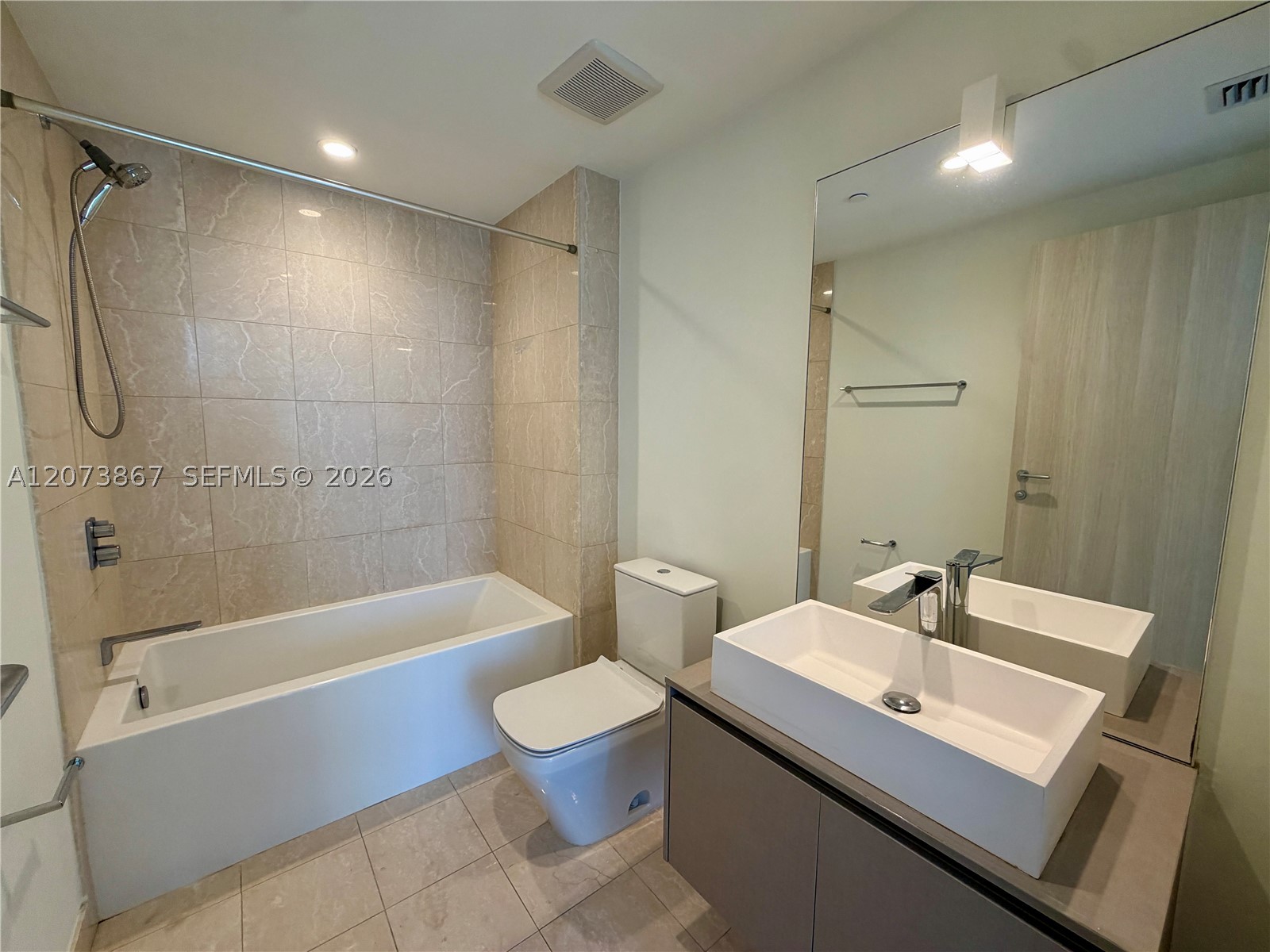 1000 Brickell Plz #4301, Miami FL 33131