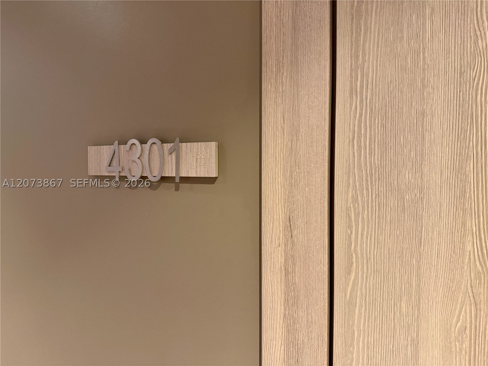 1000 Brickell Plz #4301, Miami FL 33131