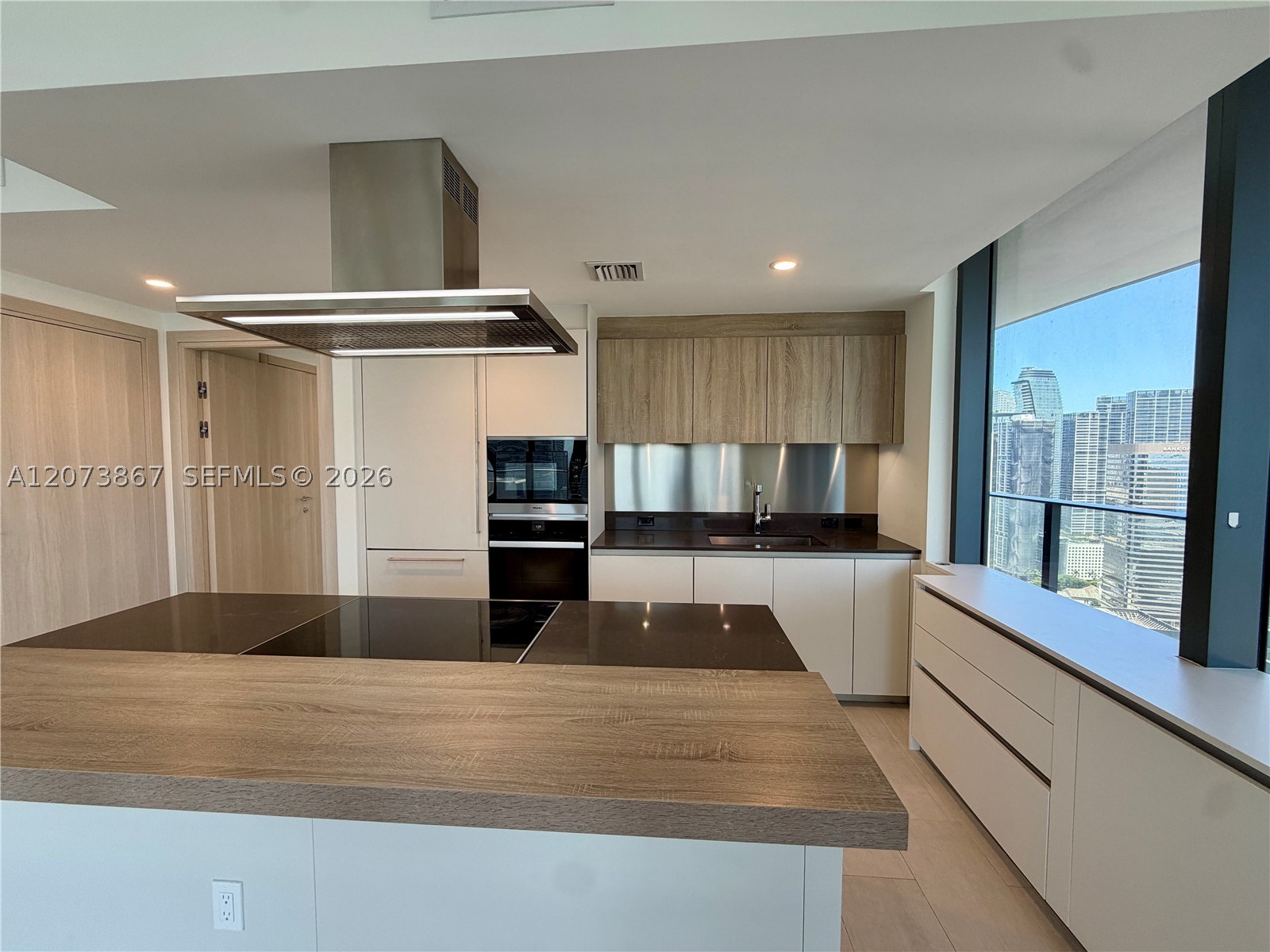 1000 Brickell Plz #4301, Miami FL 33131