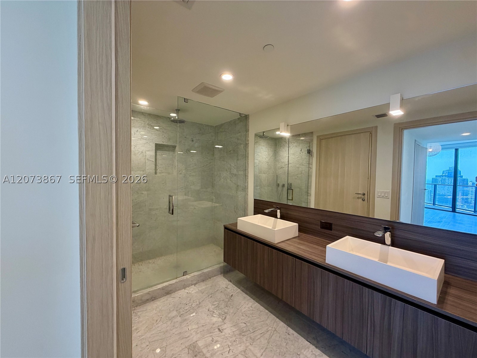 1000 Brickell Plz #4301, Miami FL 33131