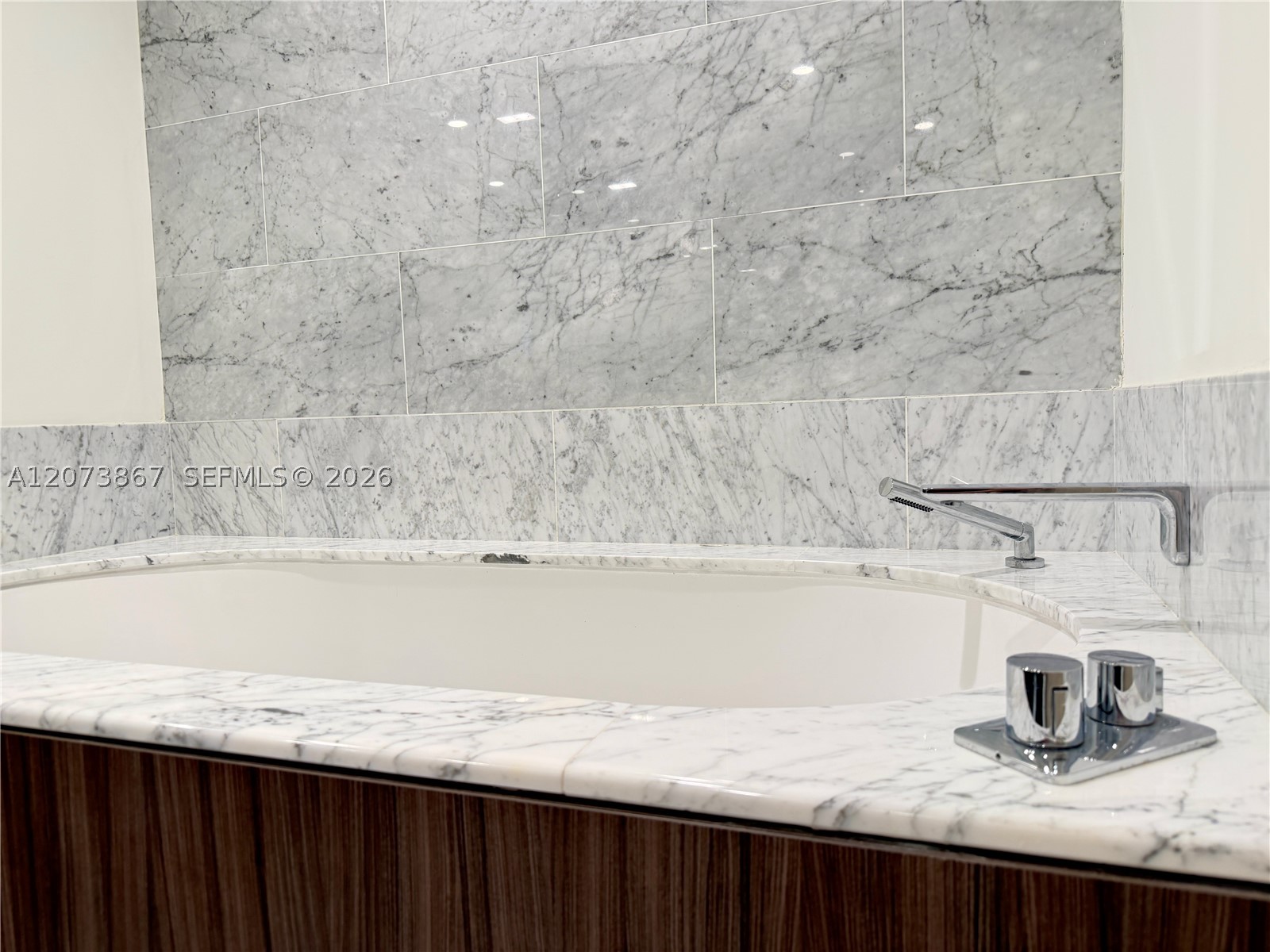 1000 Brickell Plz #4301, Miami FL 33131