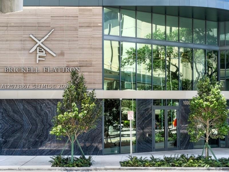 1000 Brickell Plz #4301, Miami FL 33131