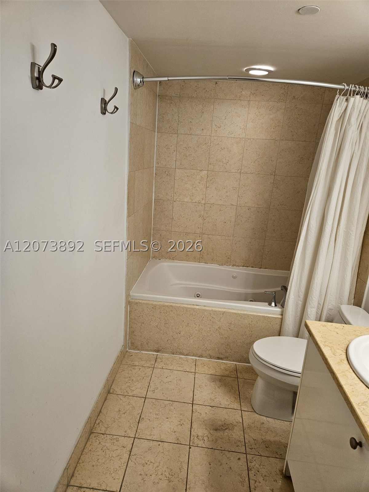 20000 E Country Club Dr #302, Aventura FL 33180