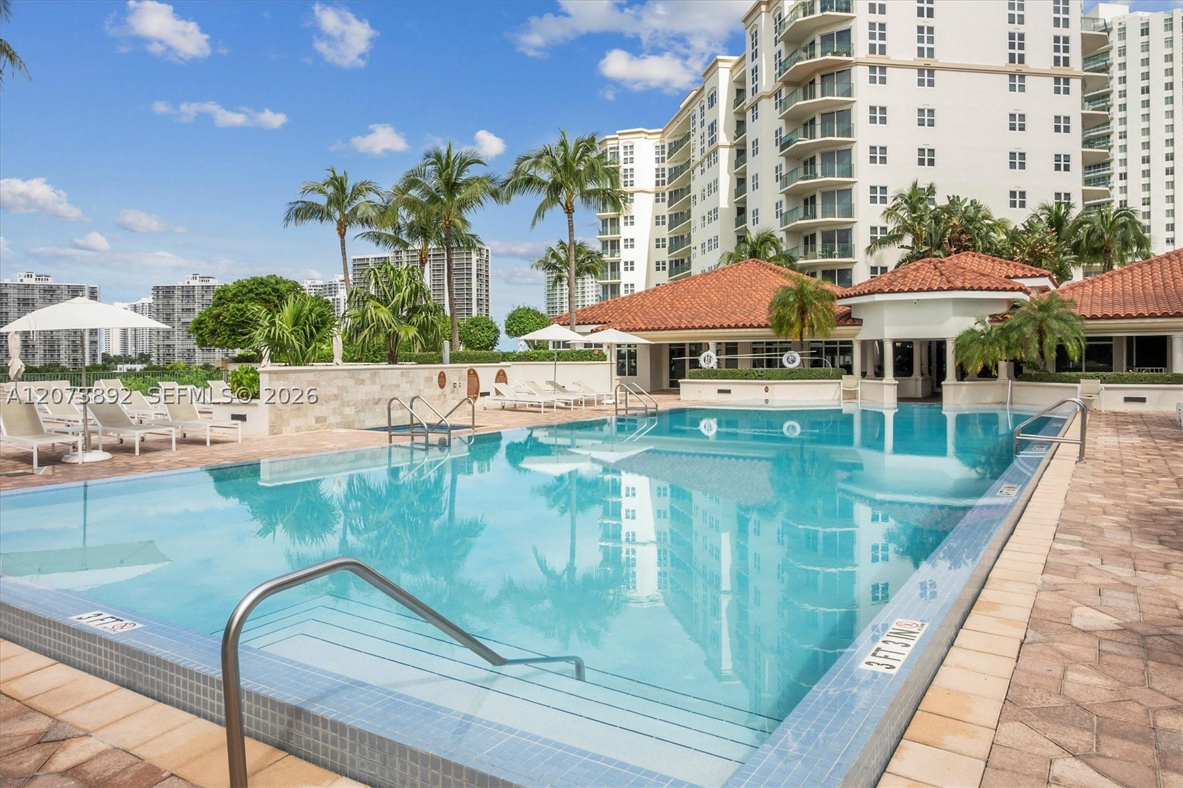 20000 E Country Club Dr #302, Aventura FL 33180
