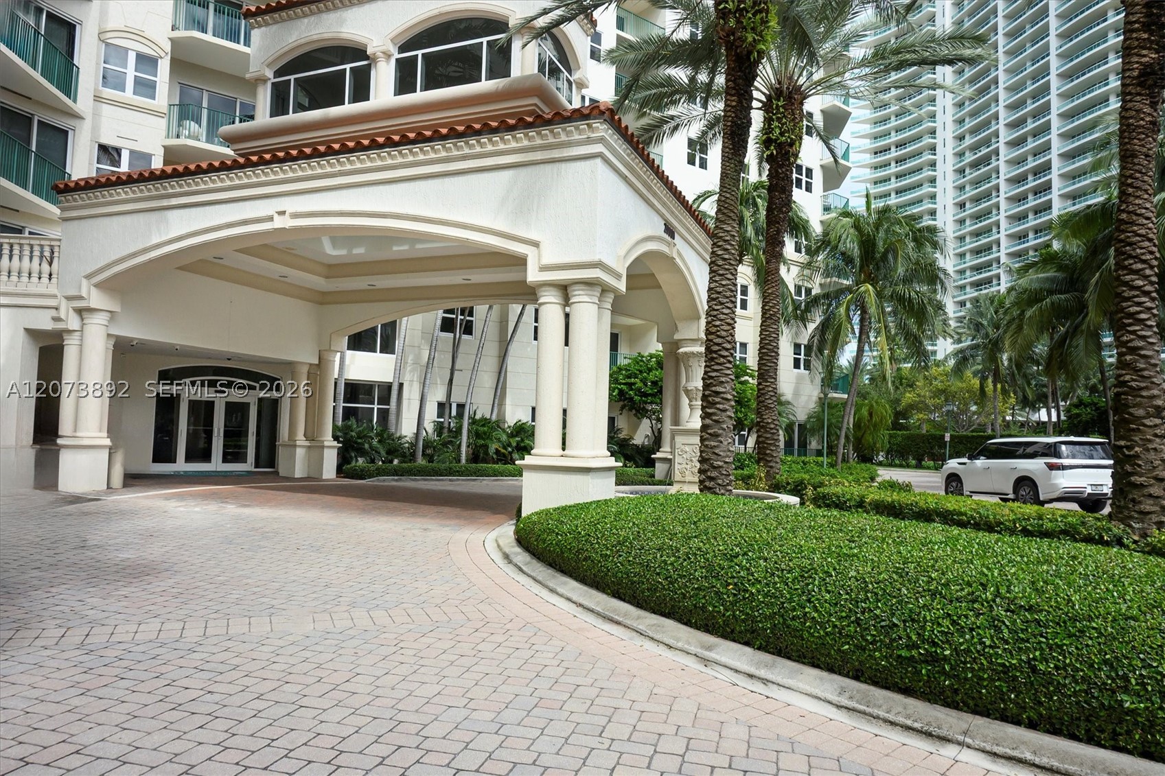 20000 E Country Club Dr #302, Aventura FL 33180