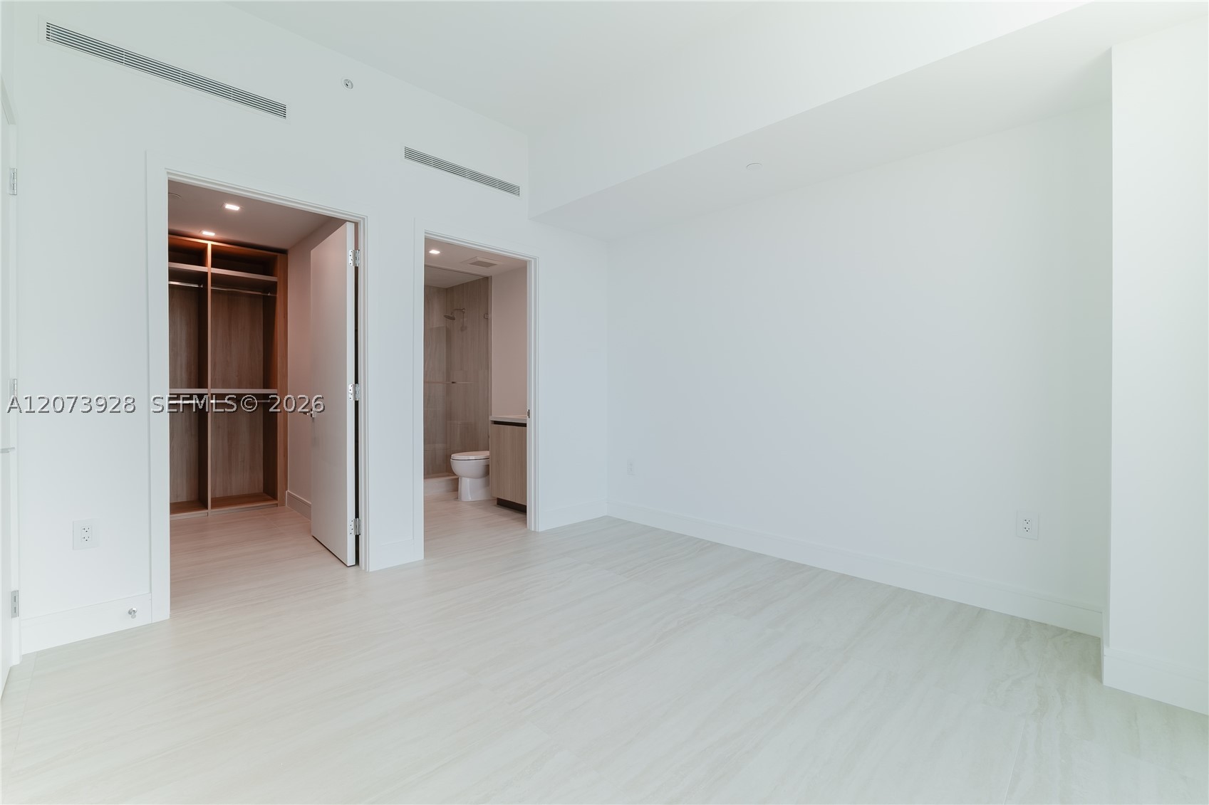 2411 Laguna Cir #2909, Miami FL 33181