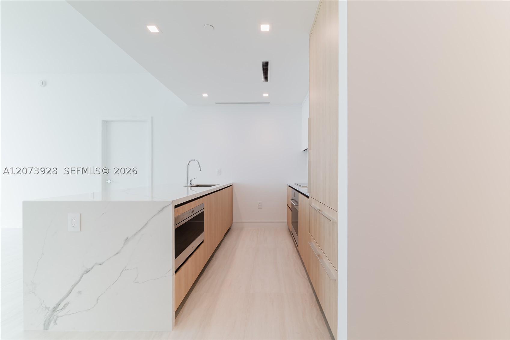 2411 Laguna Cir #2909, Miami FL 33181
