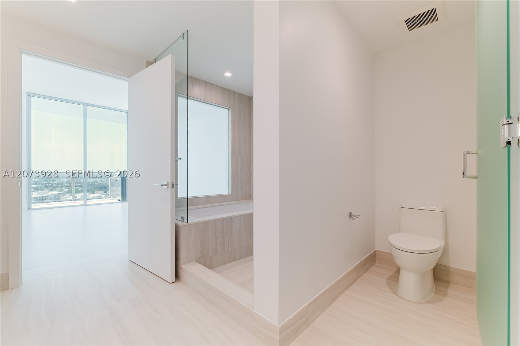 2411 Laguna Cir #2909, Miami FL 33181