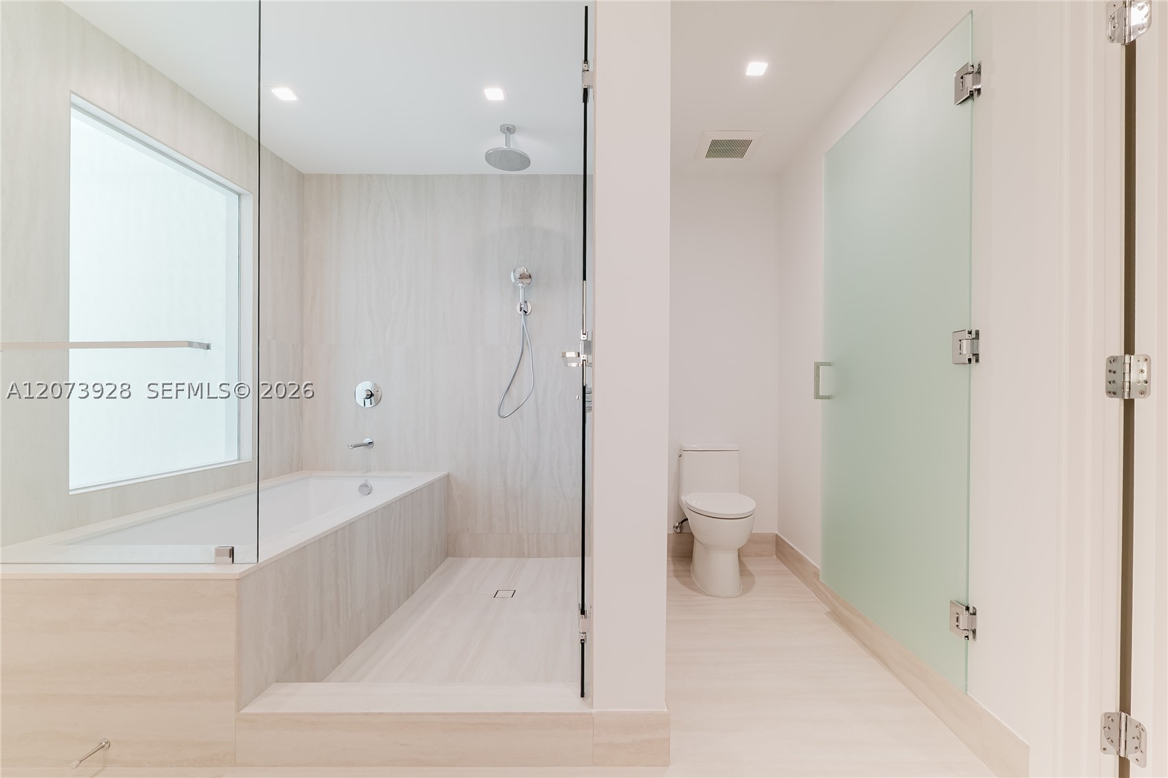 2411 Laguna Cir #2909, Miami FL 33181
