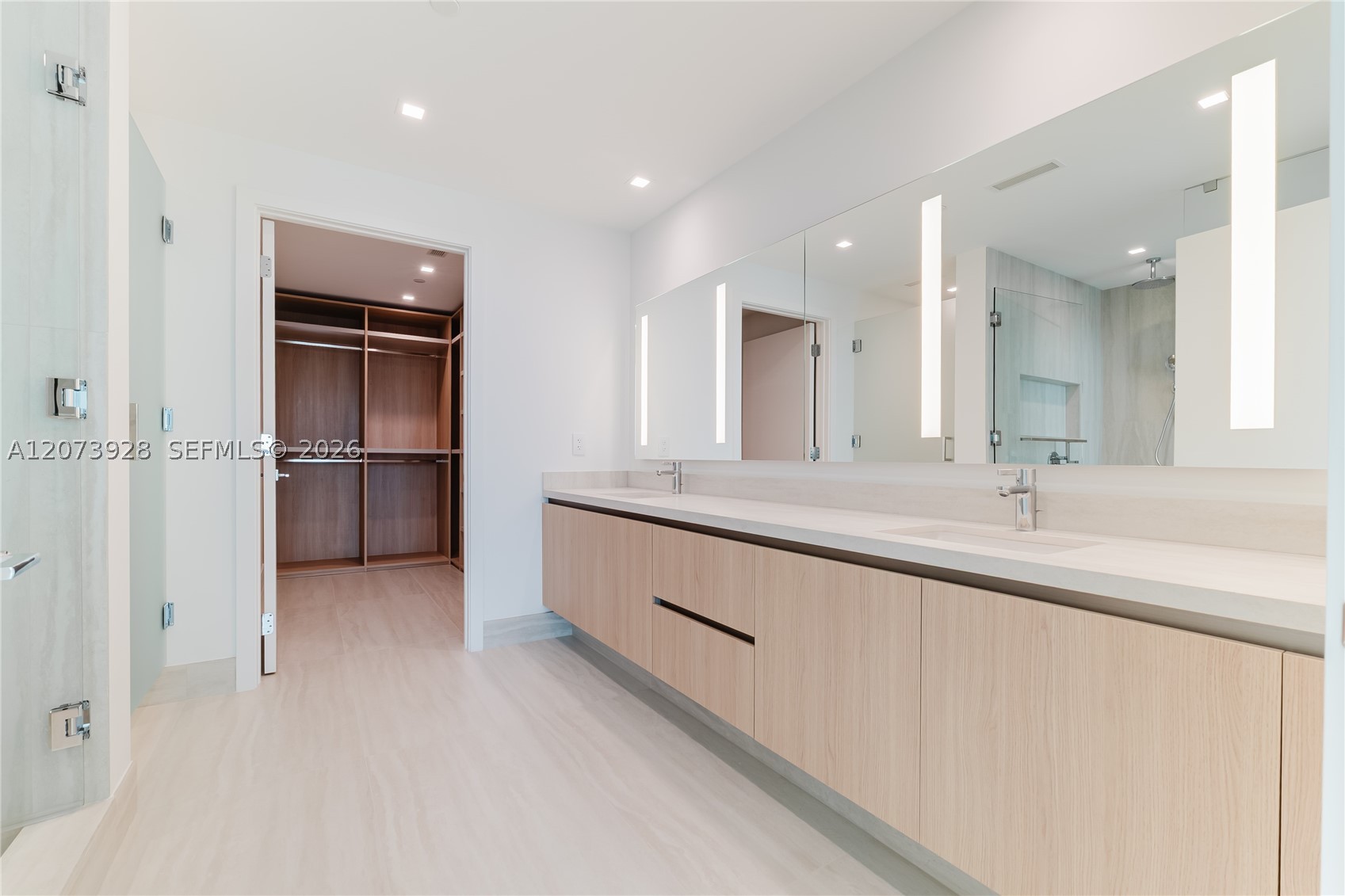 2411 Laguna Cir #2909, Miami FL 33181