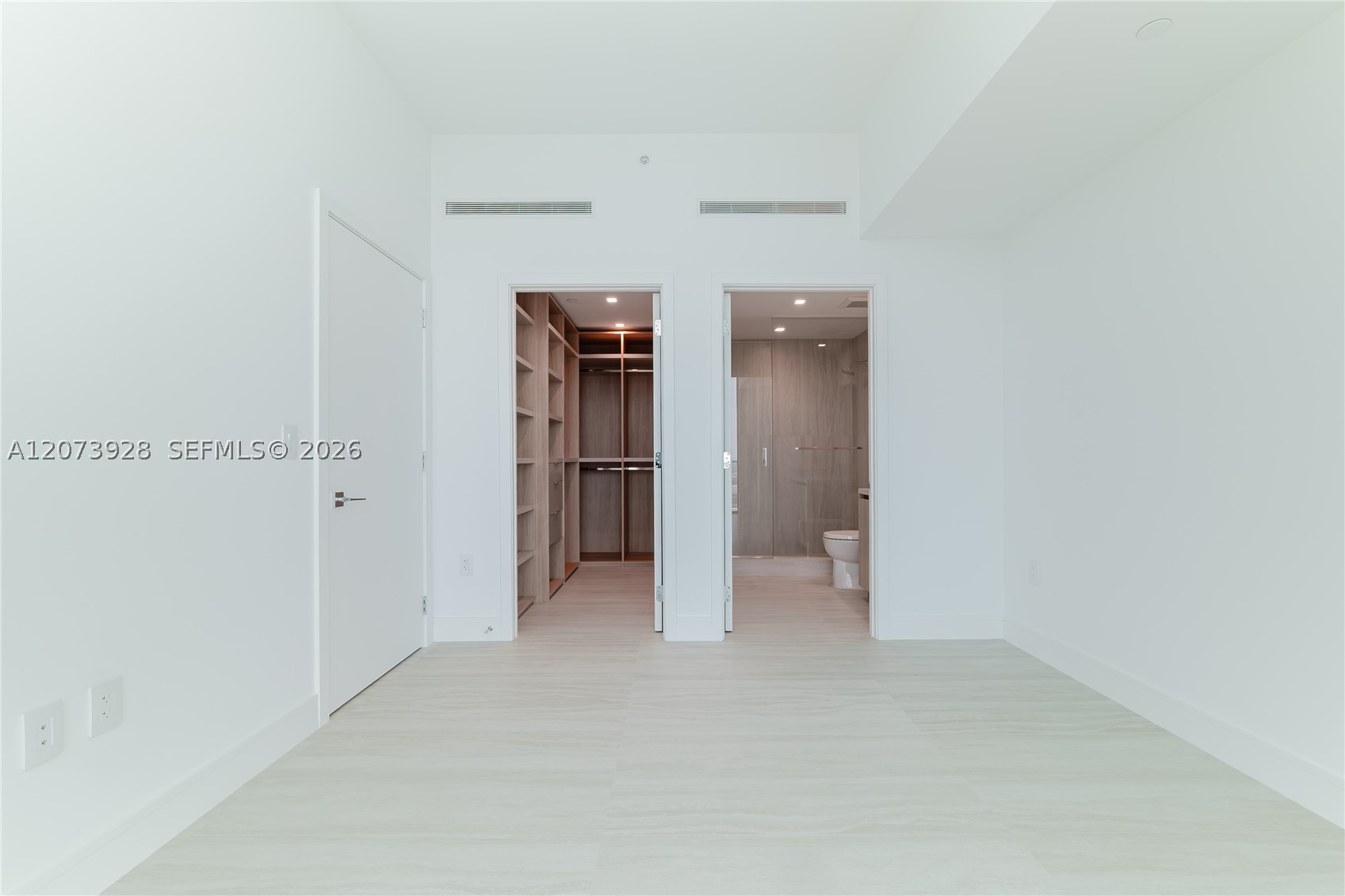 2411 Laguna Cir #2909, Miami FL 33181