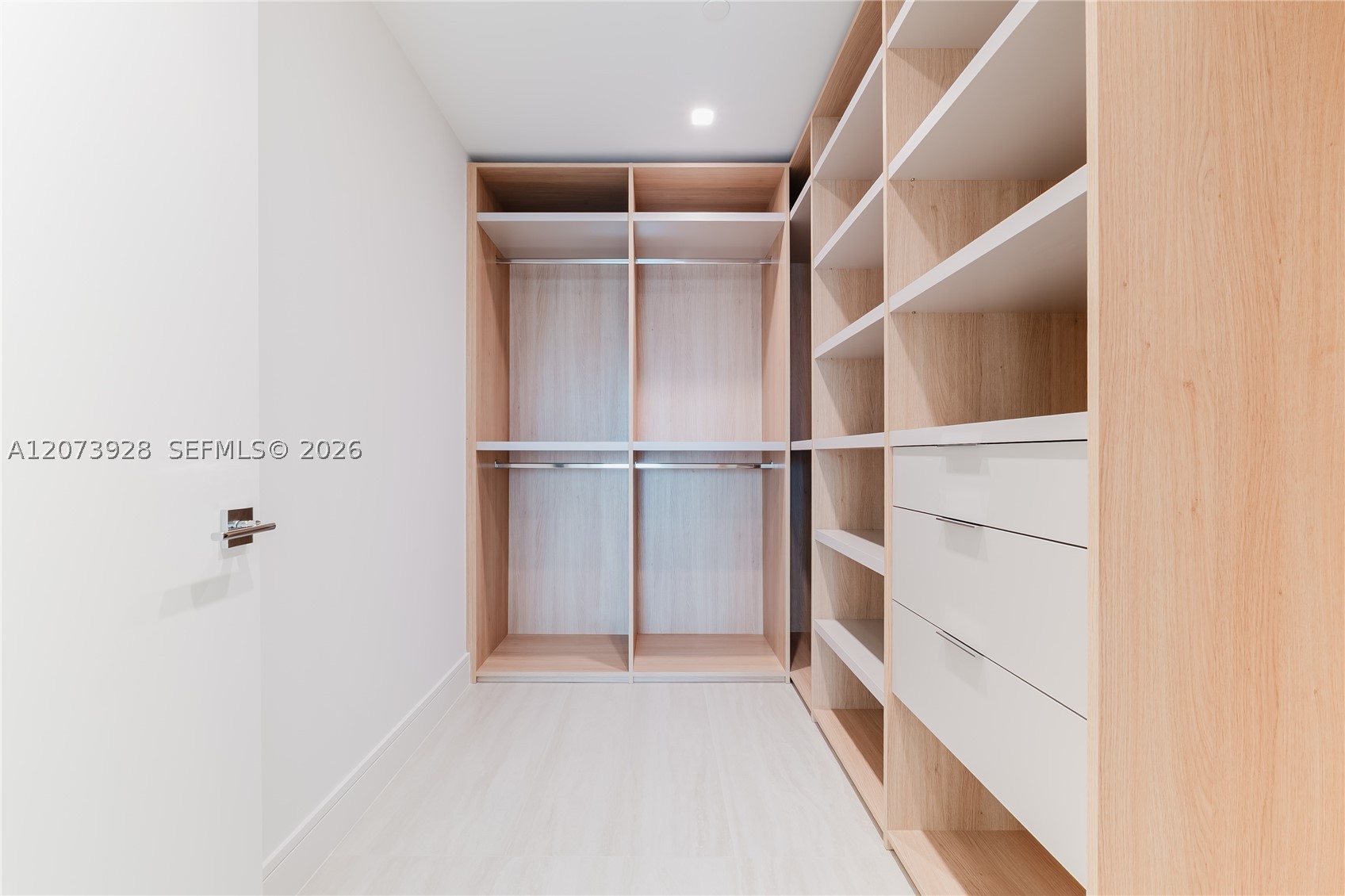 2411 Laguna Cir #2909, Miami FL 33181