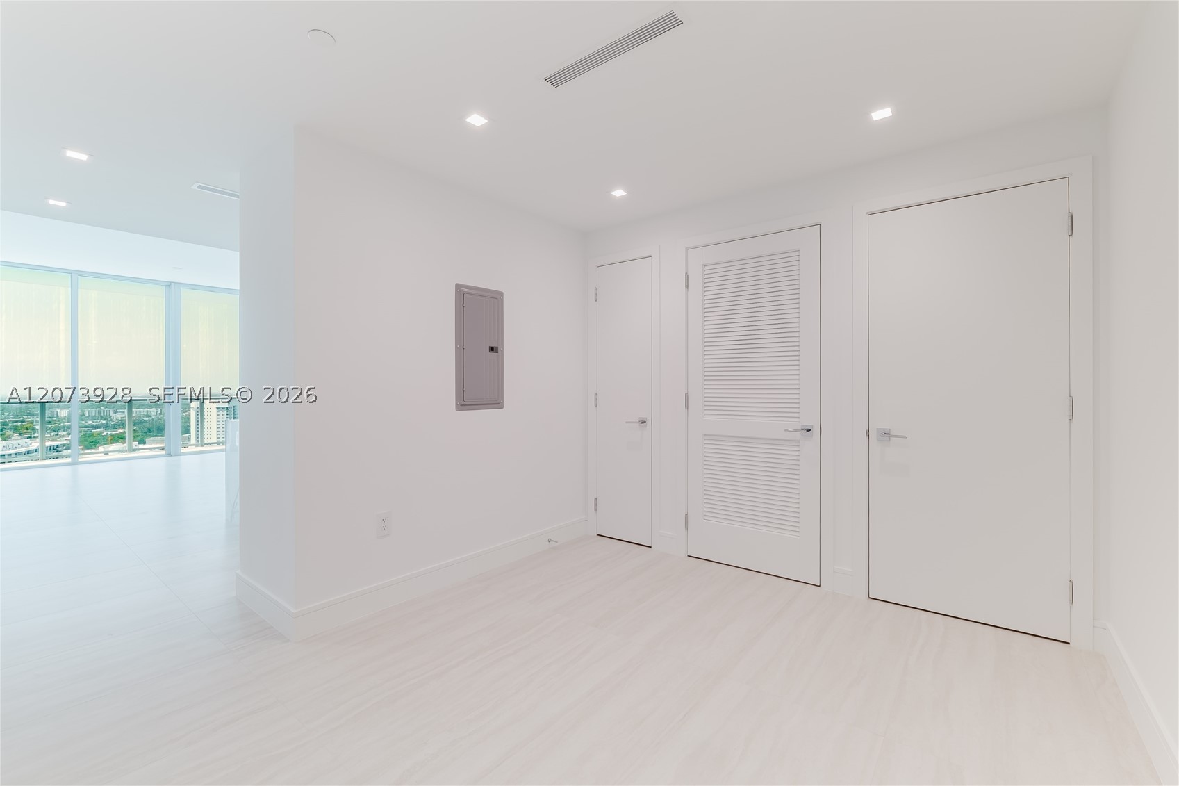 2411 Laguna Cir #2909, Miami FL 33181