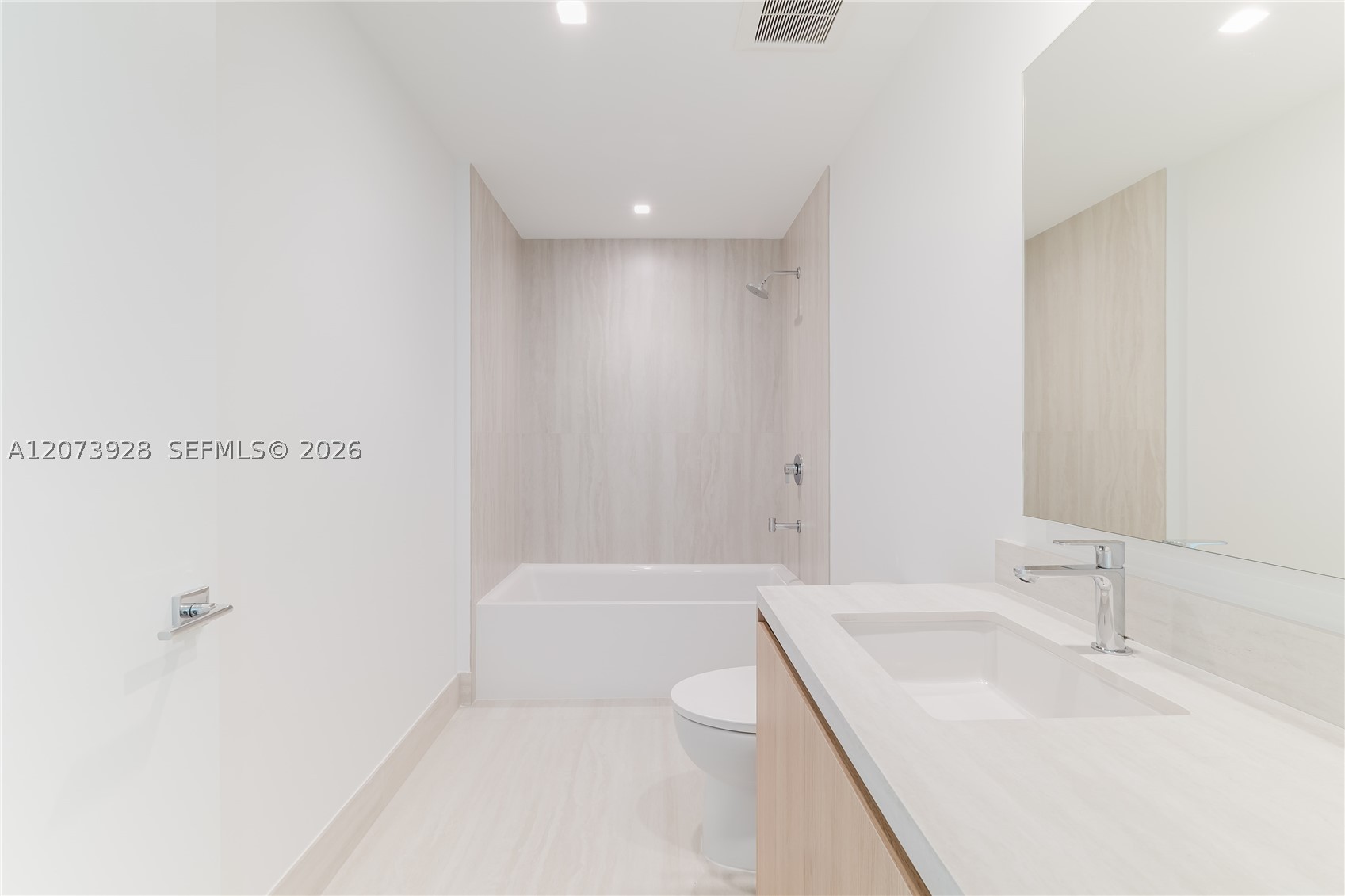 2411 Laguna Cir #2909, Miami FL 33181