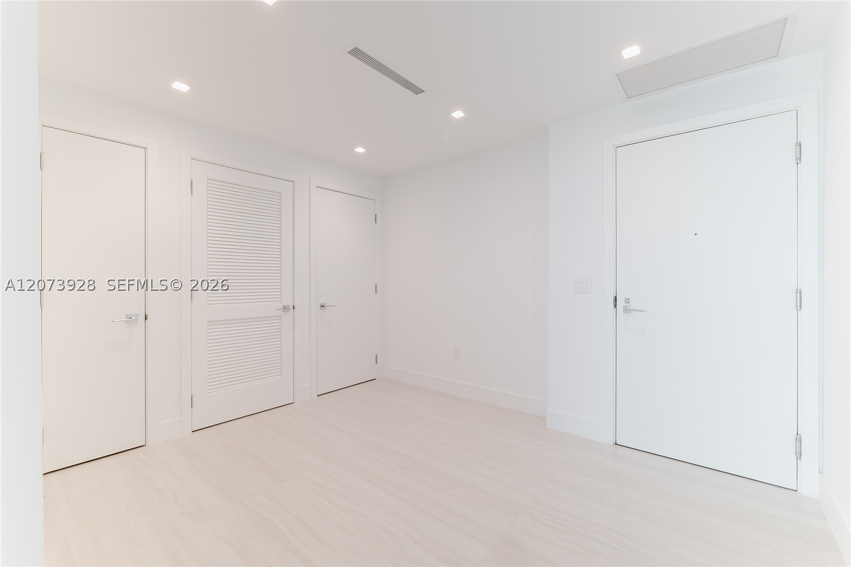 2411 Laguna Cir #2909, Miami FL 33181