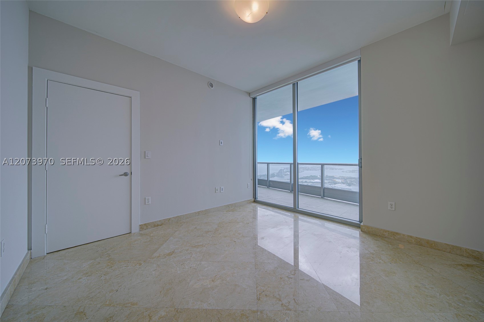 900 Biscayne Blvd #5203, Miami FL 33132