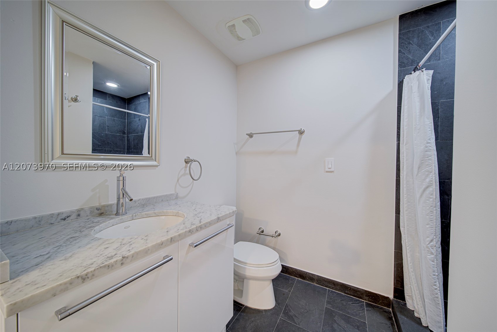 900 Biscayne Blvd #5203, Miami FL 33132