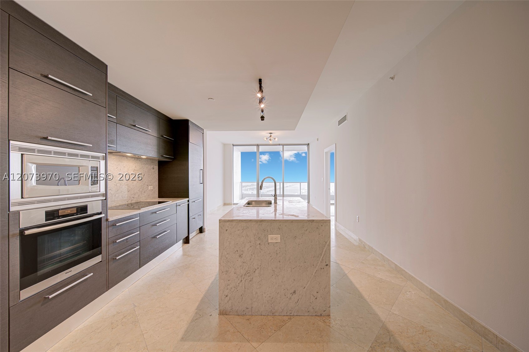 900 Biscayne Blvd #5203, Miami FL 33132