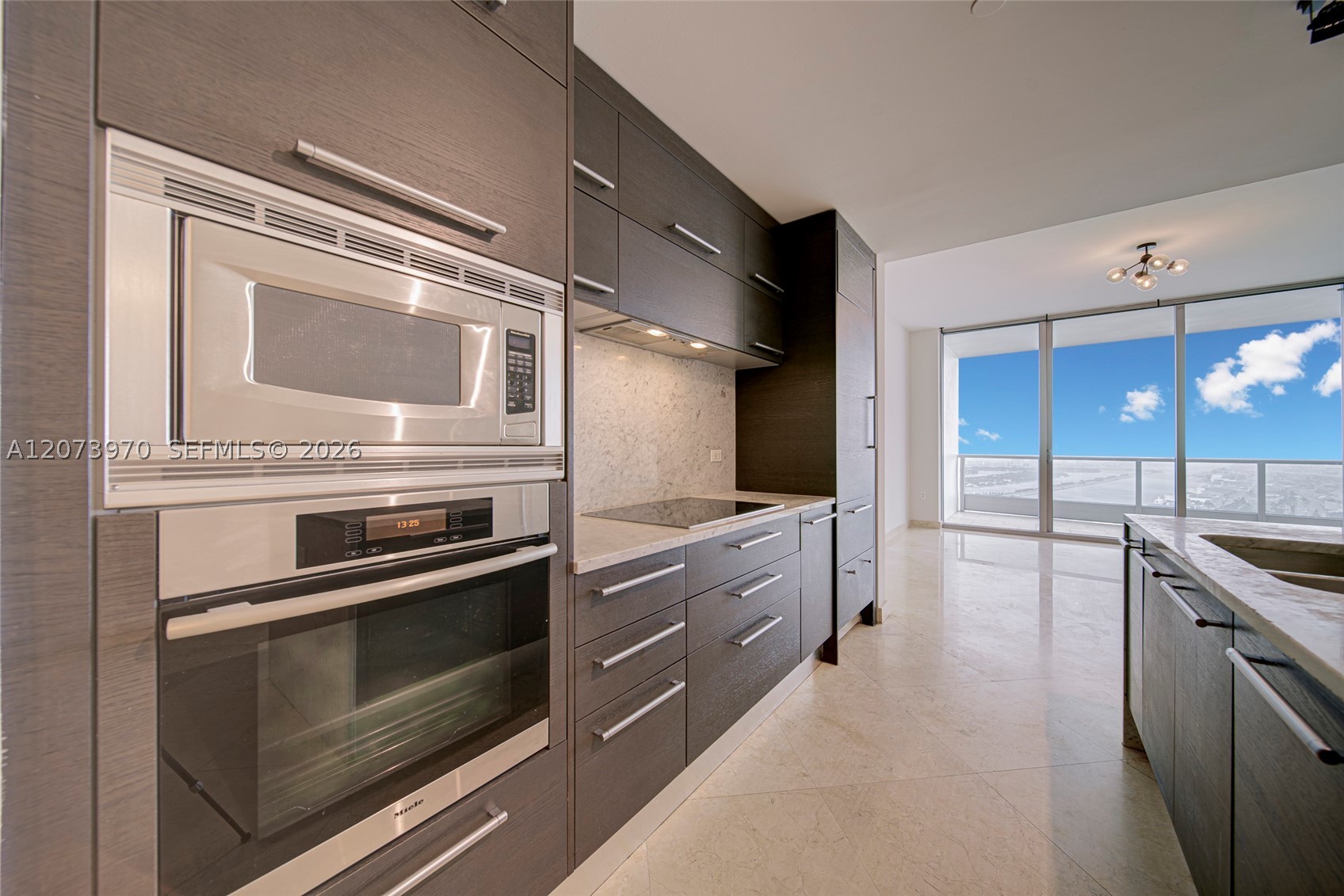 900 Biscayne Blvd #5203, Miami FL 33132