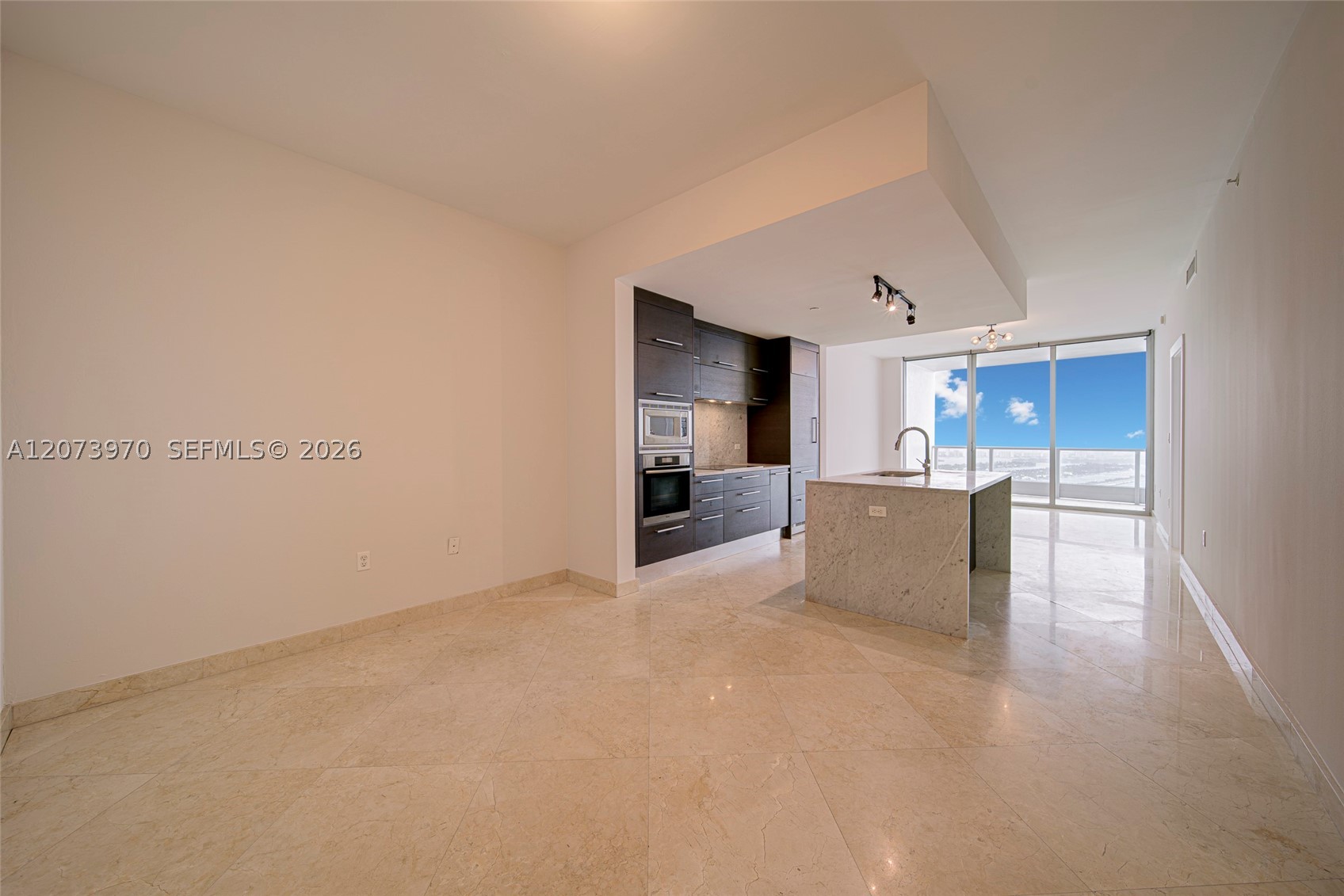 900 Biscayne Blvd #5203, Miami FL 33132