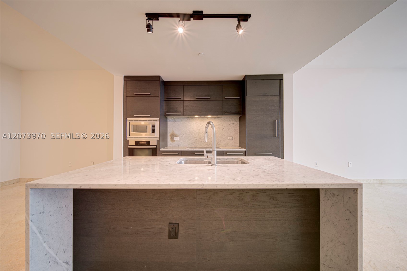 900 Biscayne Blvd #5203, Miami FL 33132
