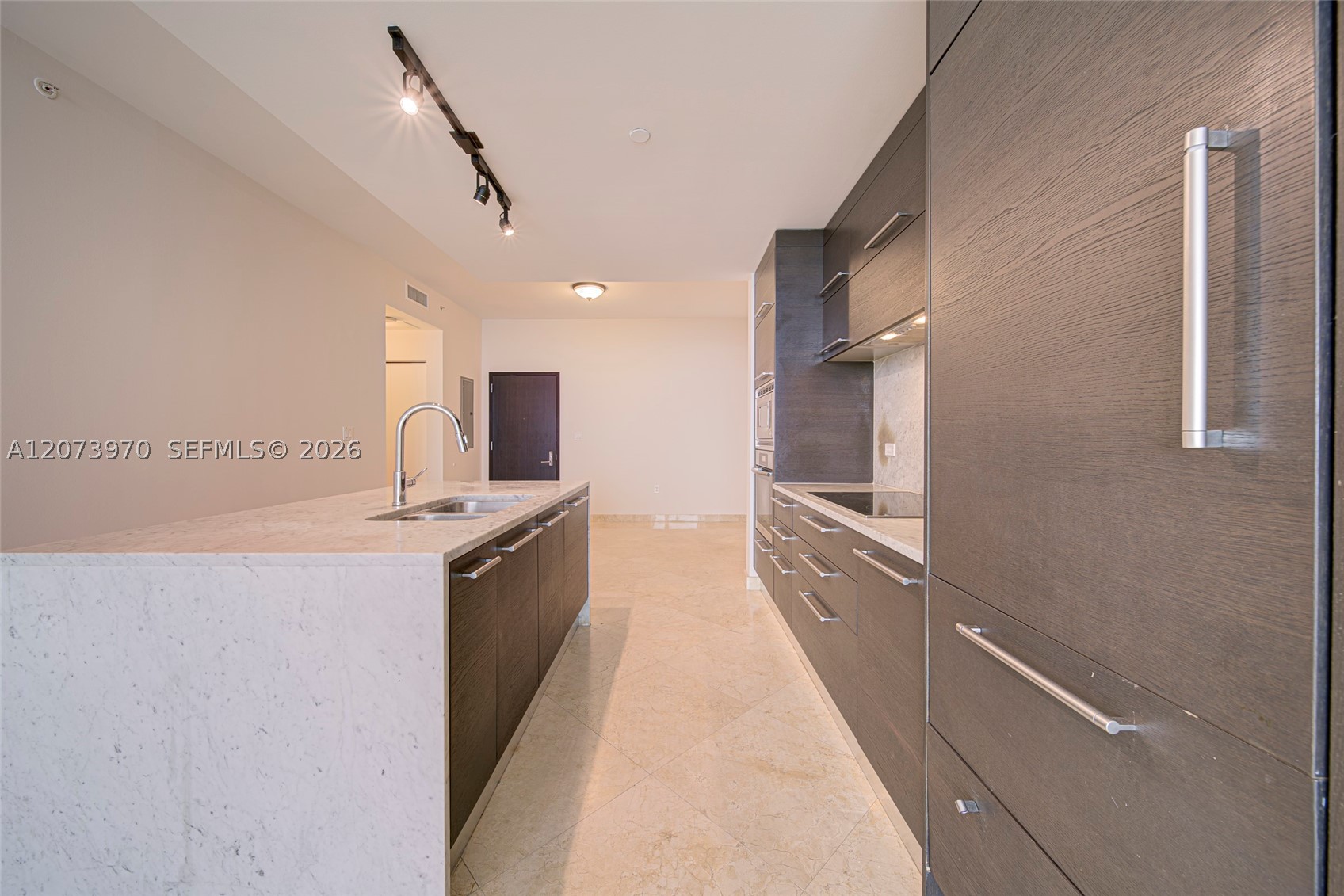 900 Biscayne Blvd #5203, Miami FL 33132