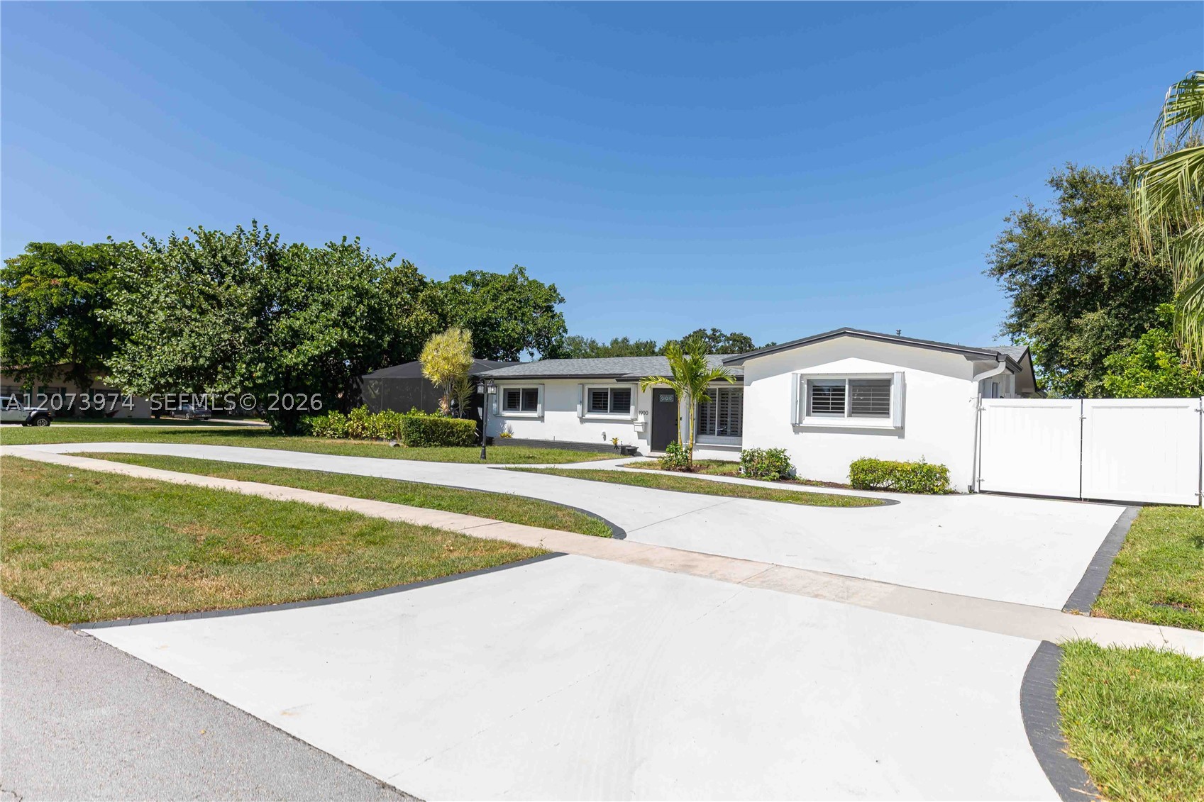 1900 NW 82nd Ter, Pembroke Pines FL 33024